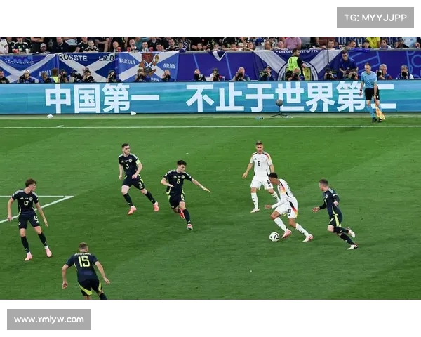 欧洲杯宝贝全景展现赛场魅力与激情背后的美丽风采 欧洲杯宝贝全景展现赛场魅力与激情背后的美丽风采