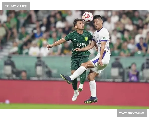 天津津门虎主场迎战北京国安战平 双方展开激烈对攻场面精彩 天津津门虎主场迎战北京国安战平 双方展开激烈对攻场面精彩